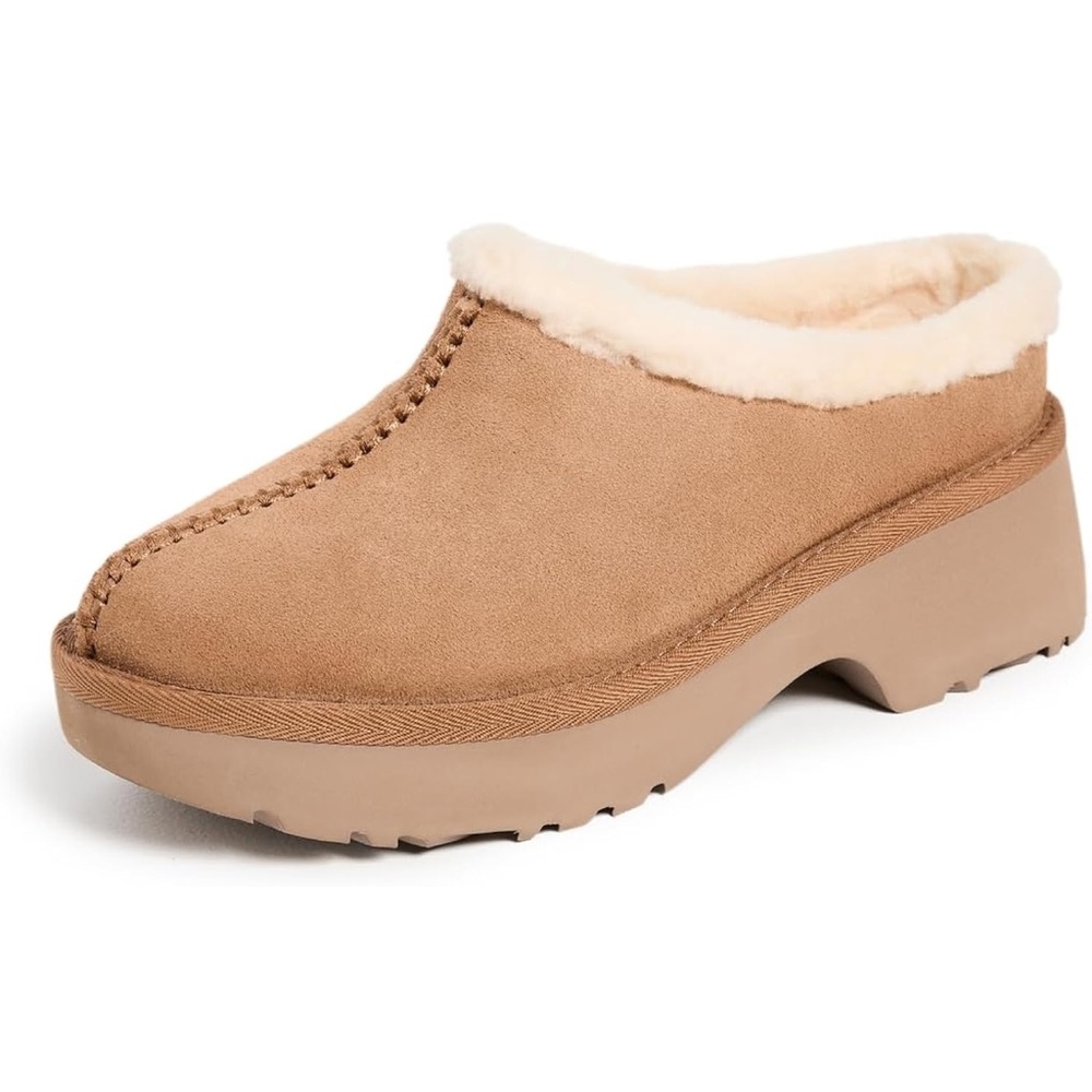 Brand new In box Ugg new height cozy clog!